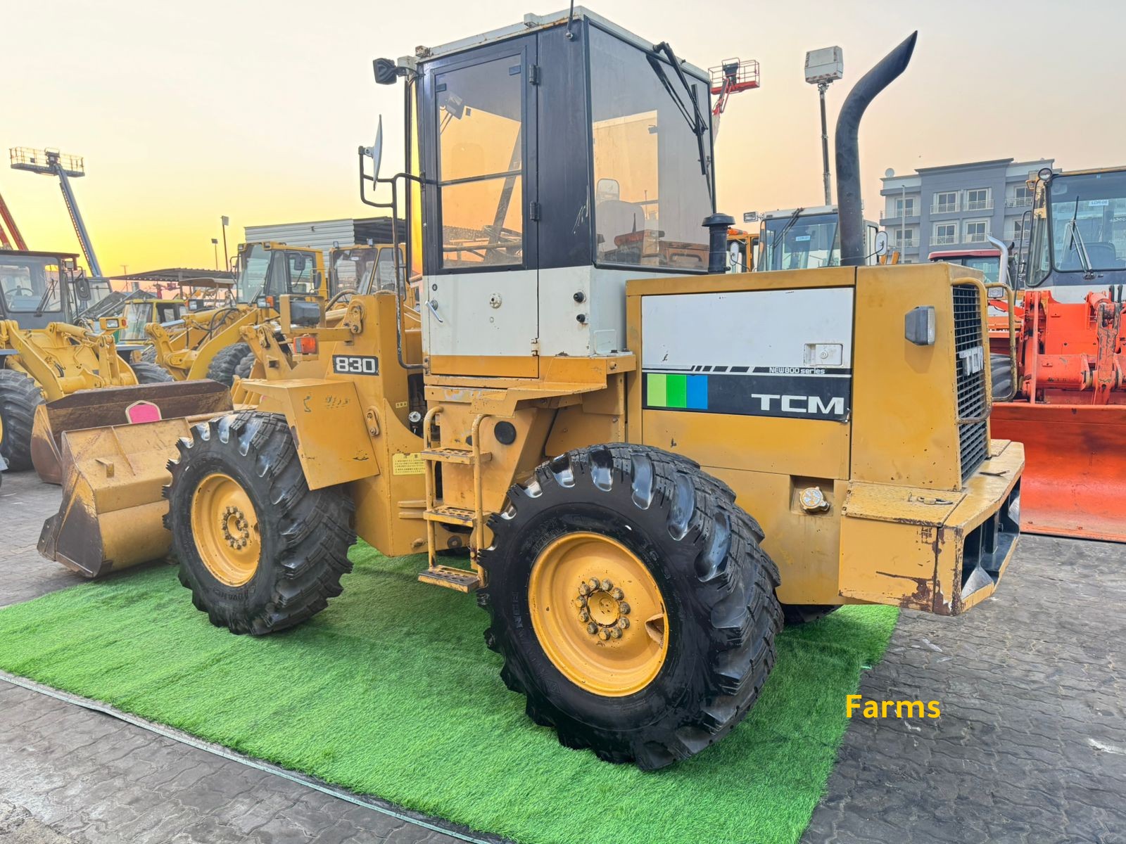 🚜 لودر TCM 830 – وارد اليابان مباشرة 🇯🇵